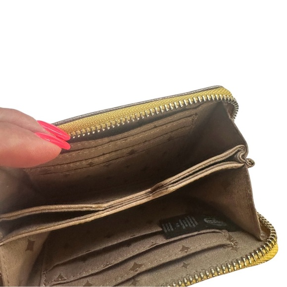 Fossil Tan and Lime/Yellow Leather Wristlet - Picture 4 of 7